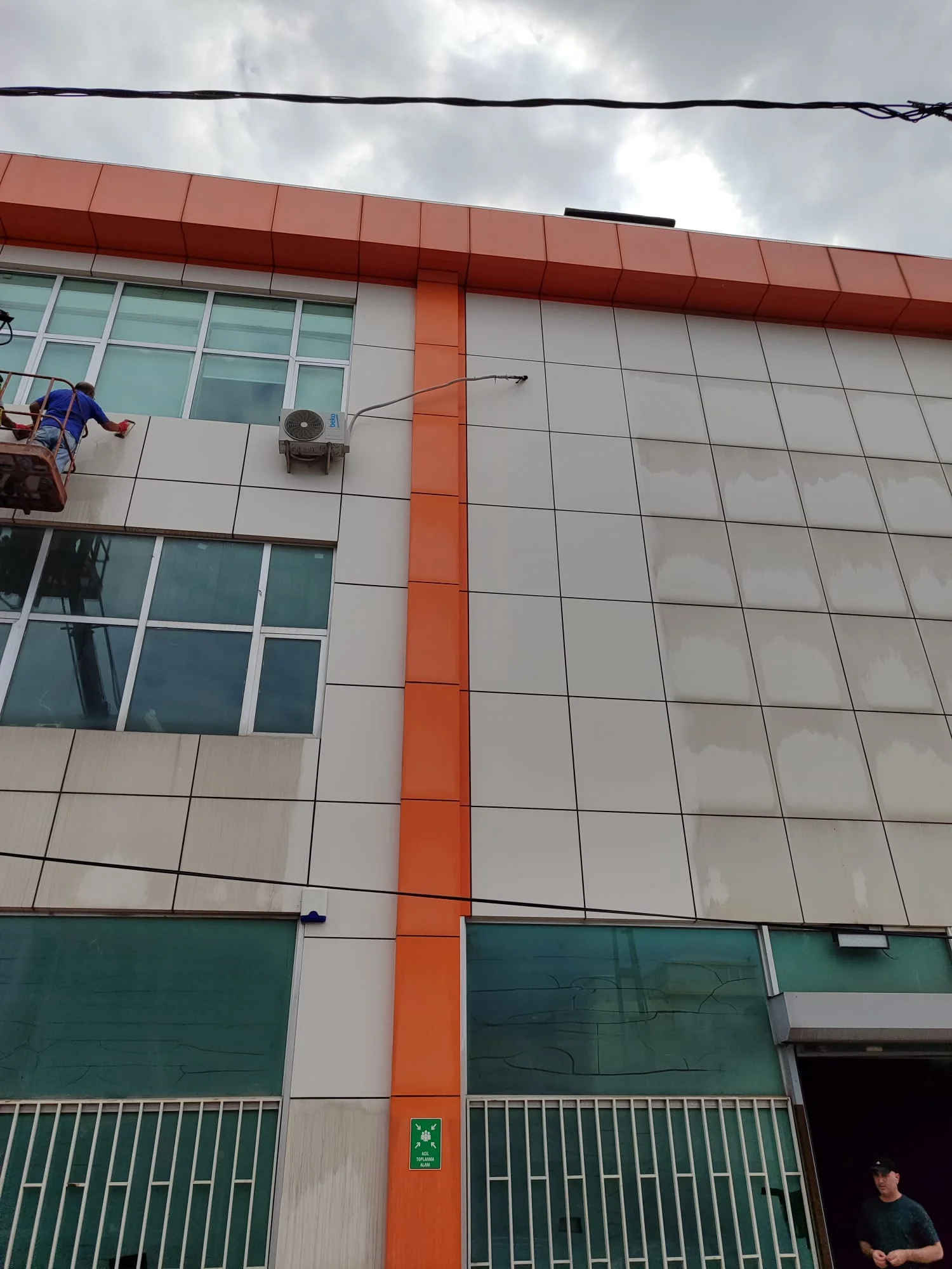 Dış Cephe Cam Temizliğinde Dikkat Edilecek Noktalar